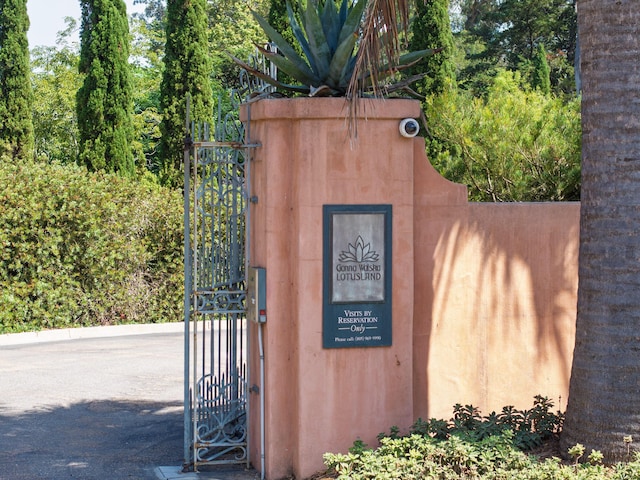 1067 E Mountain Dr, Santa Barbara, CA 93108 - view of gate