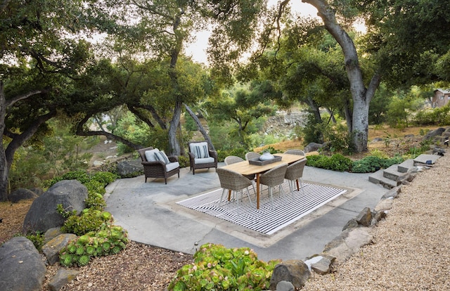 1067 E Mountain Dr, Santa Barbara, CA 93108 - view of patio / terrace