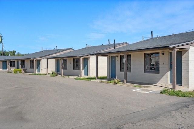 1324 N Broadway, Santa Maria, CA 93454 - ranch-style home featuring brick siding