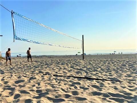 160 Ash Ave, Carpinteria, CA 93013 - view of home's community featuring a water view