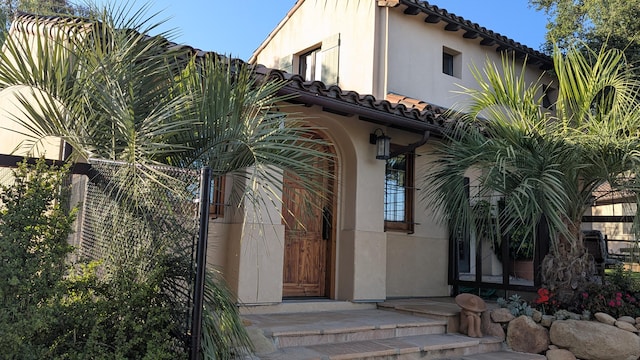 965 W Mountain Dr, Santa Barbara, CA 93103 - doorway to property featuring stucco siding and a tiled roof
