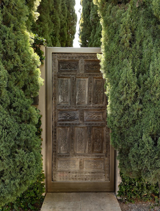 191 E Mountain Dr, Montecito, CA 93108 - view of gate