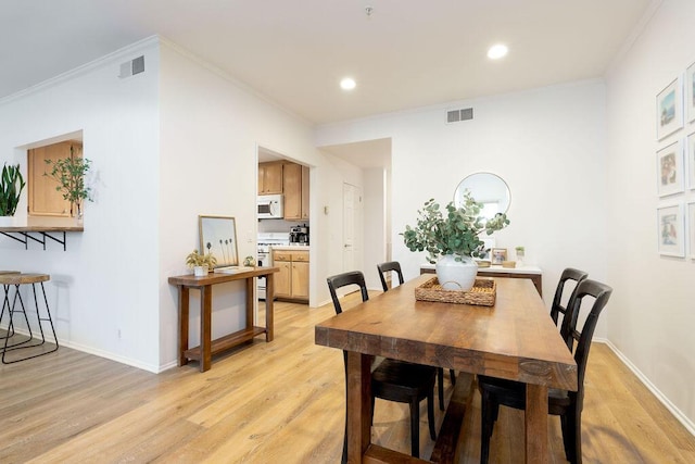 4515 Carpinteria Ave Unit G, Carpinteria, CA 93013 - dining area with light wood-style flooring, crown molding, and recessed lighting