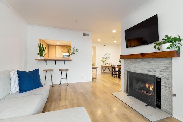 4515 Carpinteria Ave Unit G, Carpinteria, CA 93013 - living room featuring ornamental molding, light wood-style floors, a fireplace, and recessed lighting