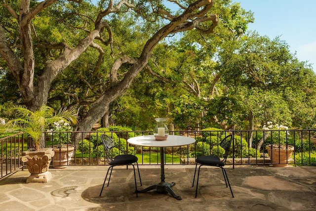 405 Toro Canyon Rd, Carpinteria, CA 93013 - view of patio