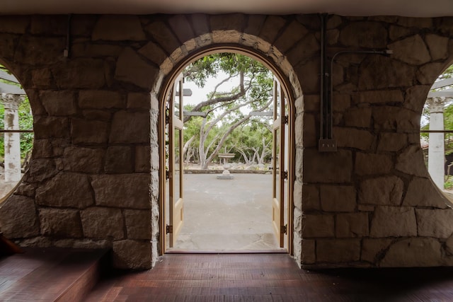 405 Toro Canyon Rd, Carpinteria, CA 93013 - entryway with hardwood / wood-style floors