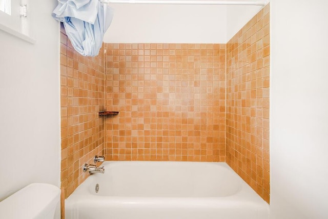 405 Toro Canyon Rd, Carpinteria, CA 93013 - bathroom with toilet and shower / bath combination