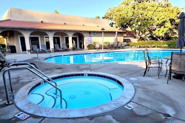 23 La Cumbre Cir, Santa Barbara, CA 93105 - community pool with a hot tub and a patio area