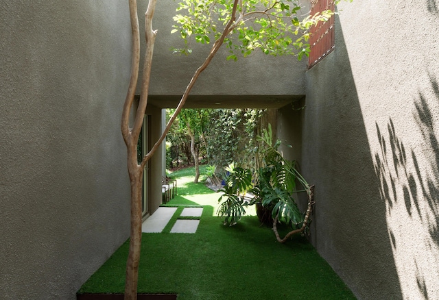 1944 Eucalyptus Hill Rd, Santa Barbara, CA 93108 - view of grassy yard