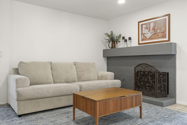 2171 Martinique Ln, Oxnard, CA 93035 - living area with a fireplace with raised hearth and recessed lighting