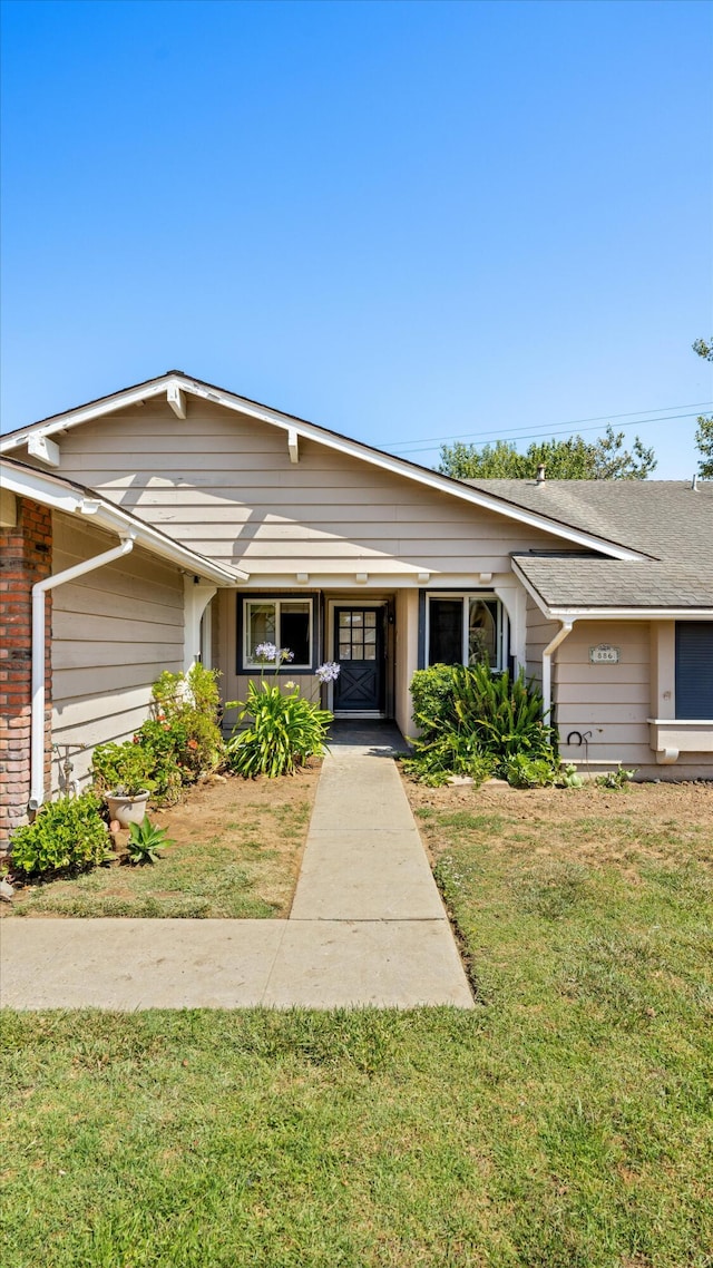 886 Raddue Ave, Santa Barbara, CA 93111 - view of front facade with a front lawn and a shingled roof