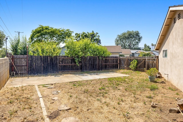 886 Raddue Ave, Santa Barbara, CA 93111 - fenced backyard with a patio