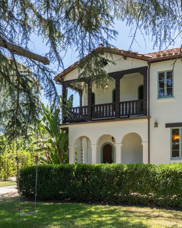 205 S Lomita Ave, Ojai, CA 93023 - view of front facade with a balcony, stucco siding, and a front yard