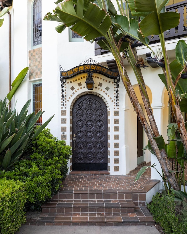 205 S Lomita Ave, Ojai, CA 93023 - doorway to property with stucco siding