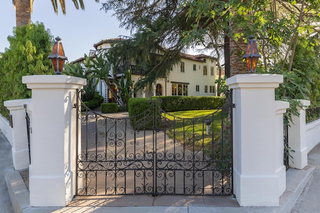205 S Lomita Ave, Ojai, CA 93023 - gate featuring a fenced front yard