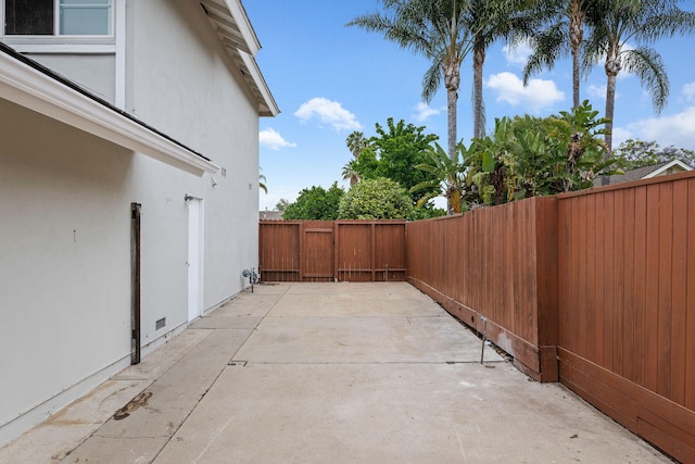 622 Colfax Ct, Goleta, CA 93117 - fenced backyard with a patio area