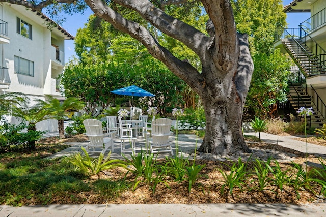 1701 Anacapa St Unit 6, Santa Barbara, CA 93101 - view of property's community with stairs