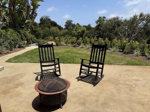 19 W Quinto St, Santa Barbara, CA 93105 - view of home's community with a lawn