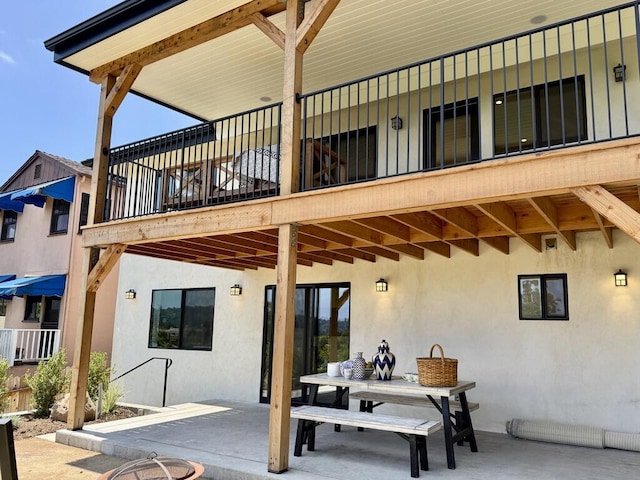 19 W Quinto St, Santa Barbara, CA 93105 - back of property featuring a patio and stucco siding