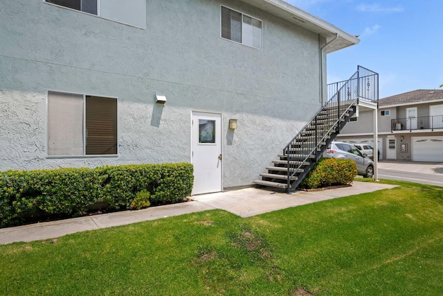 5925 Birch St Unit 4, Carpinteria, CA 93013 - property entrance with a lawn and stucco siding