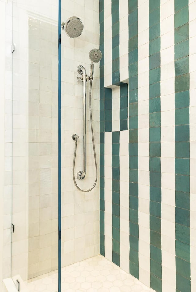 5118 Concord Pl, Carpinteria, CA 93013 - full bathroom with a shower stall