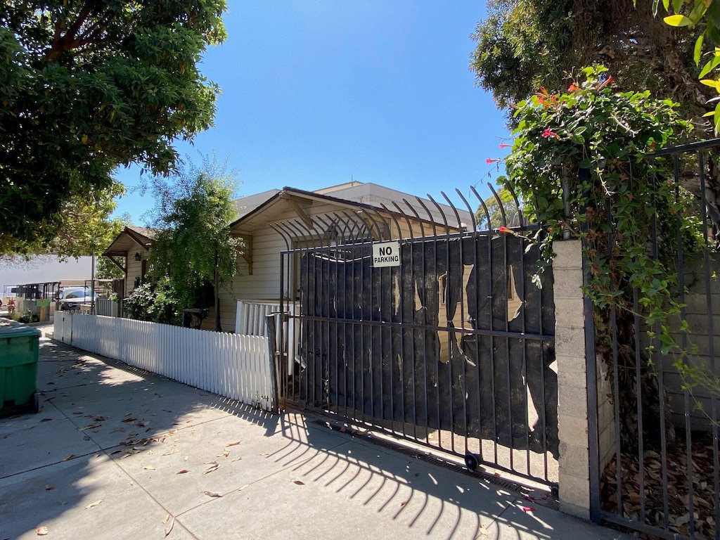 713 Kimball St, Santa Barbara, CA 93103 - photo 3