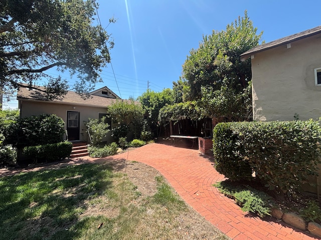 302 N Soledad St, Santa Barbara, CA 93103 - photo 2