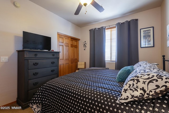 bedroom featuring a ceiling fan and carpet