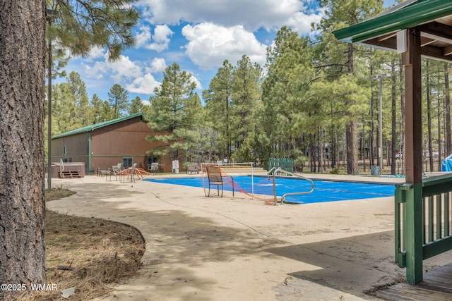 5712 Spruce Cir, Pinetop, AZ 85935 - community pool with a patio and fence
