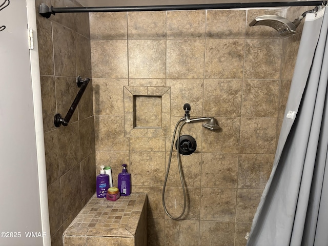 201 E Mcneil, Show Low, AZ 85901 - bathroom with a tile shower