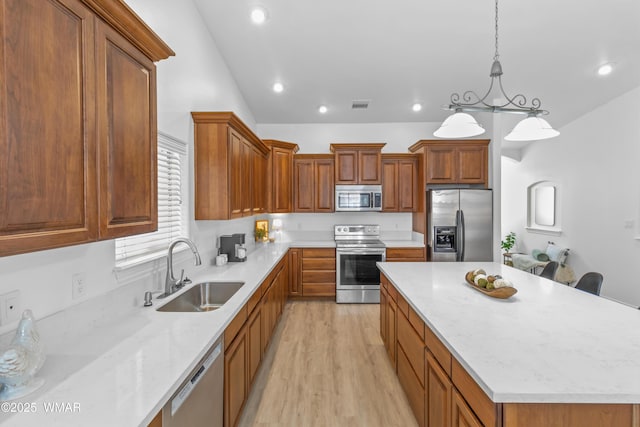3401 W Hansen, Show Low, AZ 85901 - kitchen featuring appliances with stainless steel finishes, a sink, a center island, light wood-style flooring, and recessed lighting