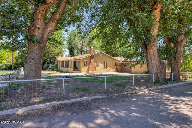 15 N 1st E St, Snowflake, AZ 85937 - single story home with stucco siding and a chimney