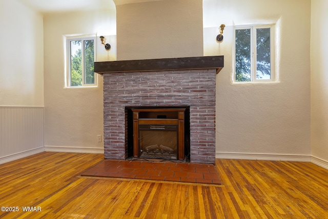 15 N 1st E St, Snowflake, AZ 85937 - detailed view of wood finished floors and a fireplace