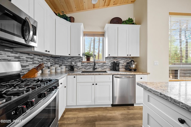 451 S Spirea Ln, Show Low, AZ 85901 - kitchen featuring appliances with stainless steel finishes, a sink, wood ceiling, backsplash, and light wood-type flooring