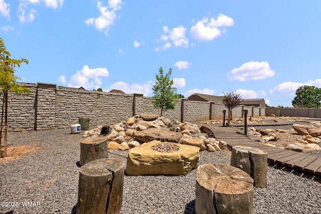1738 W 7th St, Snowflake, AZ 85937 - fenced backyard featuring a fire pit