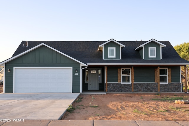 1316 W 7th St S, Snowflake, AZ 85937 - craftsman inspired home with a porch, an attached garage, driveway, stone siding, and roof with shingles