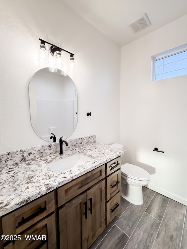 1316 W 7th St S, Snowflake, AZ 85937 - bathroom featuring vanity, wood finished floors, toilet, and baseboards