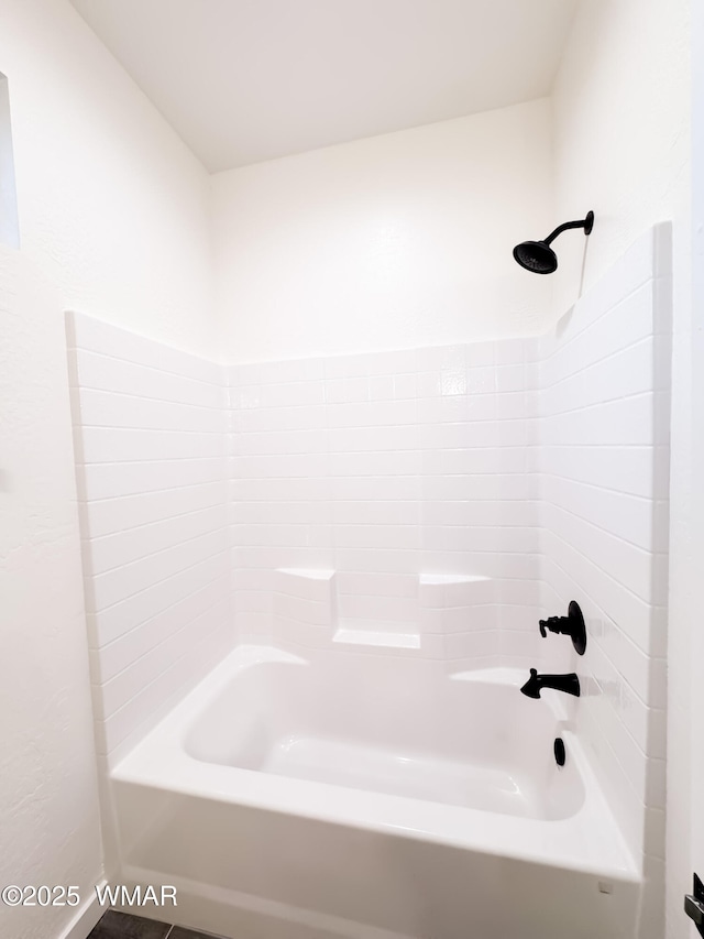 1316 W 7th St S, Snowflake, AZ 85937 - bathroom with washtub / shower combination