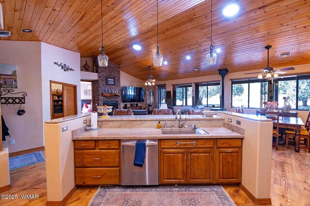 6757 Cheney Ranch Loop, Show Low, AZ 85901 - kitchen featuring dishwasher, open floor plan, light wood finished floors, a ceiling fan, and lofted ceiling