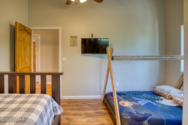 2020 S Pleasantview Dr, Show Low, AZ 85901 - bedroom featuring wood finished floors, baseboards, and a ceiling fan