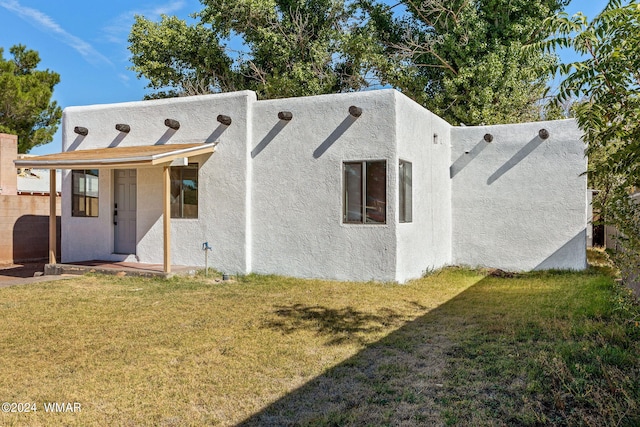 view of front of home featuring a front lawn and stucco siding