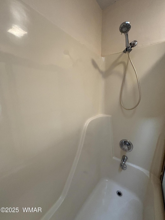 full bath with shower / washtub combination