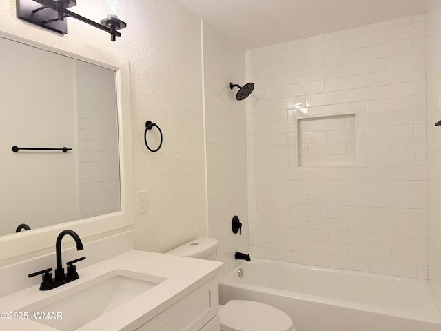 412 W 8th St S, Snowflake, AZ 85937 - full bath with a textured wall, toilet, vanity, and washtub / shower combination