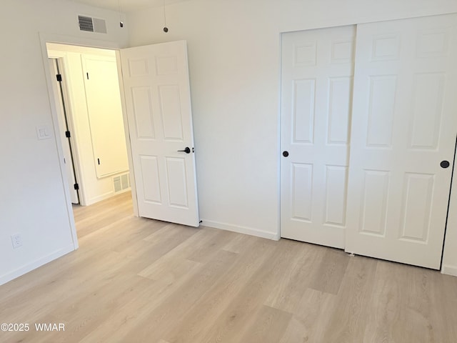 412 W 8th St S, Snowflake, AZ 85937 - unfurnished bedroom featuring light wood-style floors, baseboards, and a closet