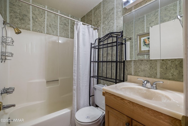 full bathroom featuring shower / tub combo with curtain, vanity, and toilet