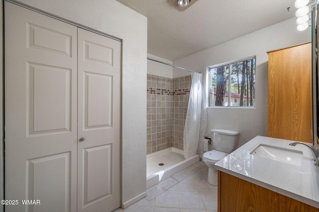 full bathroom featuring a textured ceiling, a closet, a shower stall, and toilet