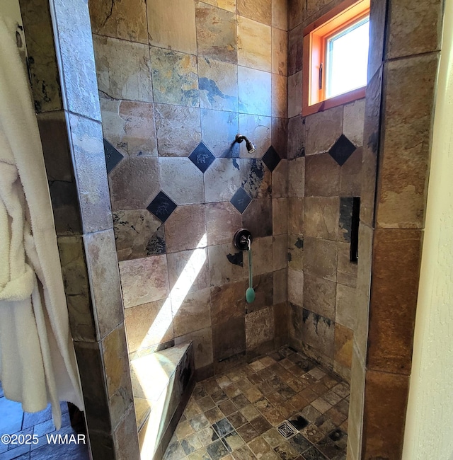 822 E 1st Ln, Eagar, AZ 85925 - bathroom featuring a tile shower and stone finish flooring