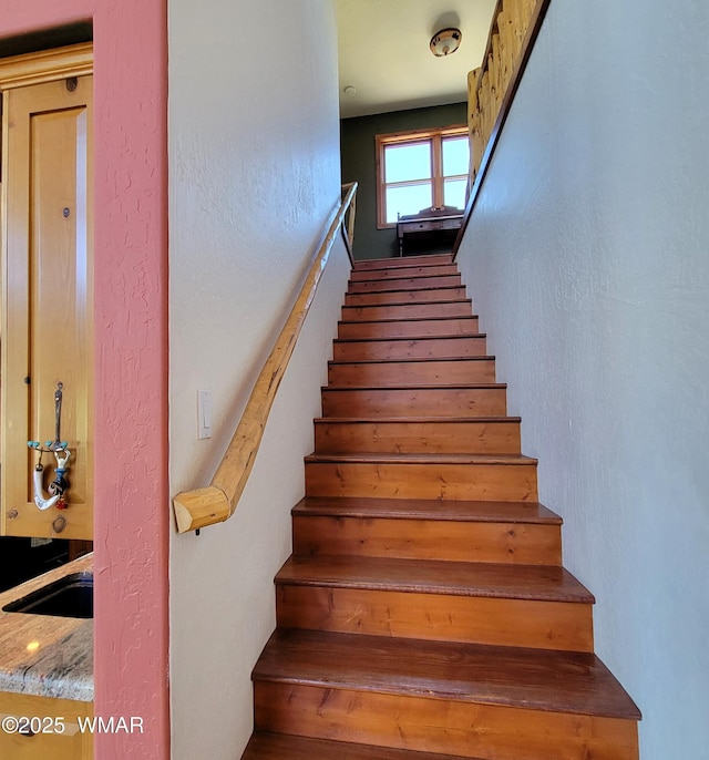 822 E 1st Ln, Eagar, AZ 85925 - view of staircase