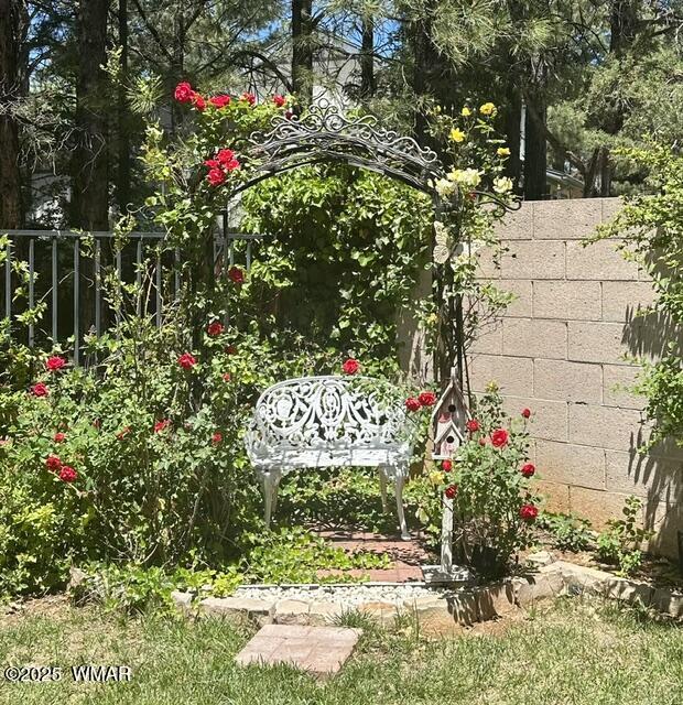 community / neighborhood sign with fence