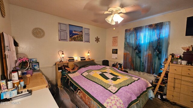 860 N Kiaya Ln, Show Low, AZ 85901 - bedroom featuring a ceiling fan and dark carpet